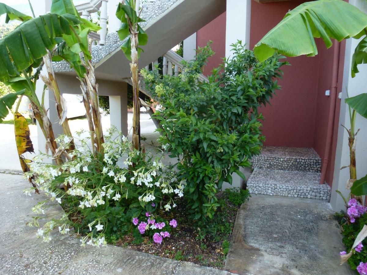 Marinos Studios At Lourdata Village Exterior photo
